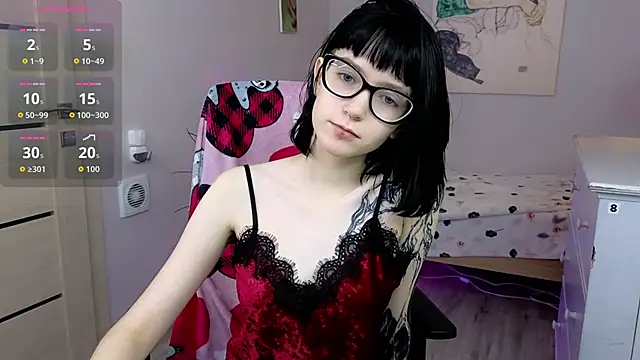 Snapshot of HazelTompson chatting on October 2025 08:28:02 PM HazelTompson online show from October 2025 08:28:02 PM