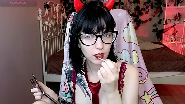 Snapshot of HazelTompson chatting on October 2025 08:32:01 PM HazelTompson online show from October 2025 08:32:01 PM