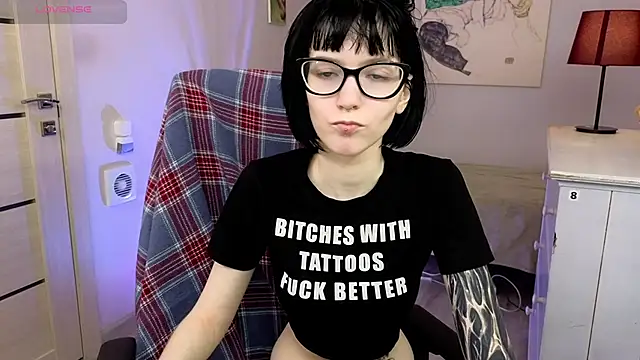 Snapshot of HazelTompson chatting on November 2025 08:40:02 PM HazelTompson online show from November 2025 08:40:02 PM