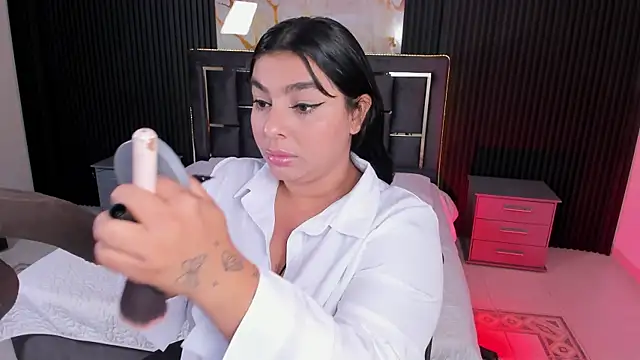 Hannasscott online show from October 2025 11:32:02 AM
