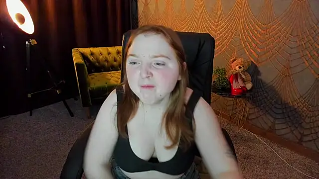 Snapshot of KattyRose8 chatting on April 2026 05:39:02 PM KattyRose8 online show from April 2026 05:39:02 PM