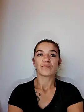 Snapshot of alinaalinutzq chatting on November 2025 06:37:02 AM alinaalinutzq online show from November 2025 06:37:02 AM