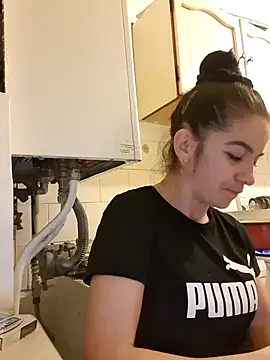 alinaalinutzq online show from December 2025 05:08:02 PM