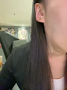 MengMeng0515 online show from April 2026 01:38:01 PM