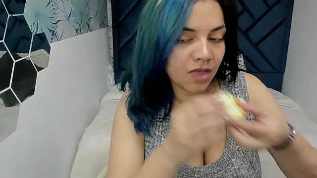 Kiara Cruz   online show from September 2025 03:02:01 PM