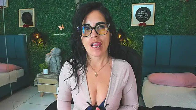 Linagh  online show from November 2025 11:43:01 AM