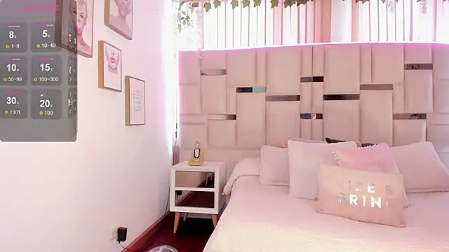 Snapshot of Zoey_thompson chatting on December 2025 07:30:02 PM Zoey thompson online show from December 2025 07:30:02 PM