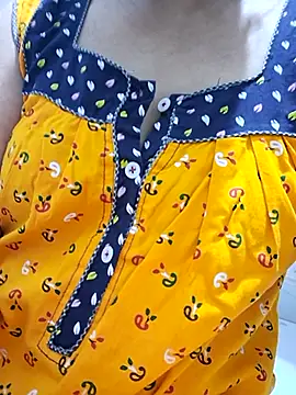 Snapshot of Mon-Shot9 chatting on November 2025 08:25:01 AM Mon-Shot9 online show from November 2025 08:25:01 AM