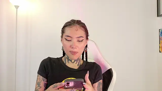 sara queen10 online show from April 2026 02:01:02 PM