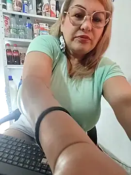 Snapshot of AlexxiaaMat chatting on November 2025 11:02:01 AM AlexxiaaMat online show from November 2025 11:02:01 AM