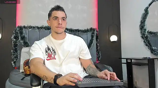 Liam walk  online show from November 2025 10:01:02 PM