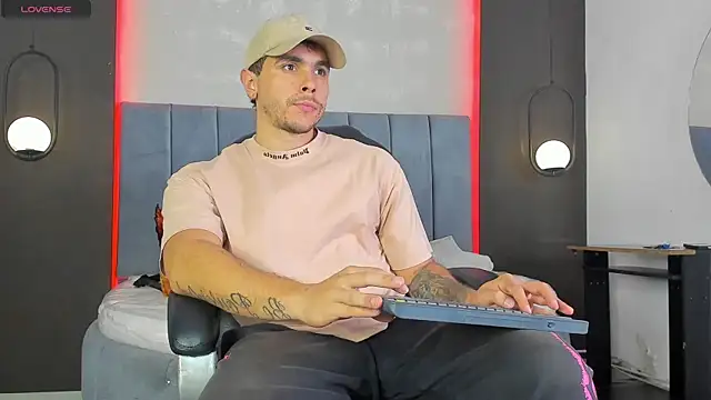 Liam walk  online show from February 2026 09:32:01 PM