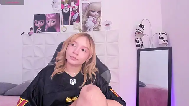 Snapshot of JuliethMoss chatting on November 2025 08:18:02 PM JuliethMoss online show from November 2025 08:18:02 PM