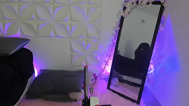 Snapshot of JuliethMoss chatting on November 2025 08:10:01 PM JuliethMoss online show from November 2025 08:10:01 PM