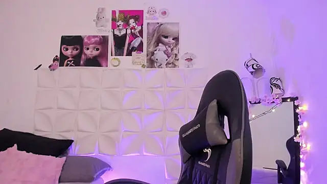 Snapshot of JuliethMoss chatting on December 2025 08:17:01 PM JuliethMoss online show from December 2025 08:17:01 PM