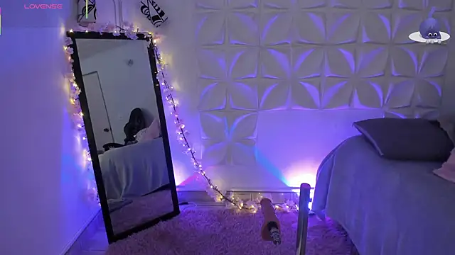 Snapshot of JuliethMoss chatting on December 2025 08:57:01 PM JuliethMoss online show from December 2025 08:57:01 PM