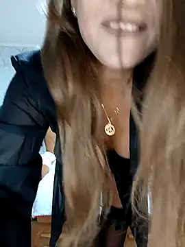 Snapshot of Viola3102 chatting on September 2025 05:03:01 PM Viola3102 online show from September 2025 05:03:01 PM