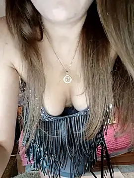 Snapshot of Viola3102 chatting on December 2025 07:29:02 PM Viola3102 online show from December 2025 07:29:02 PM