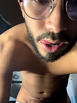 Snapshot of TU-MORENOO chatting on September 2025 09:09:02 PM TU-MORENOO online show from September 2025 09:09:02 PM