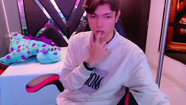 Snapshot of alandelrey57 chatting on February 2026 05:17:01 AM alandelrey57 online show from February 2026 05:17:01 AM