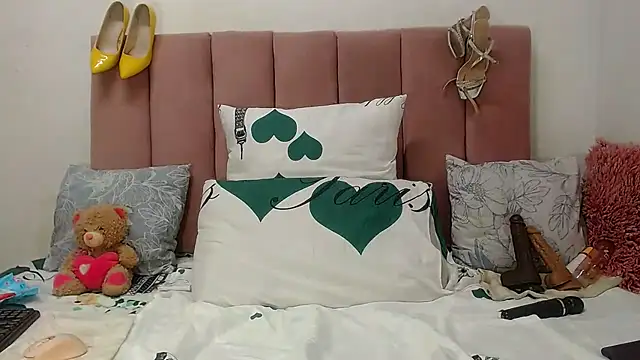 Snapshot of RoundaAssx22 chatting on November 2025 02:25:01 AM RoundaAssx22 online show from November 2025 02:25:01 AM