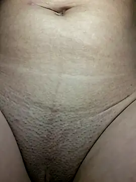 Snapshot of Elianasuarezz chatting on February 2026 11:09:01 PM Elianasuarezz online show from February 2026 11:09:01 PM