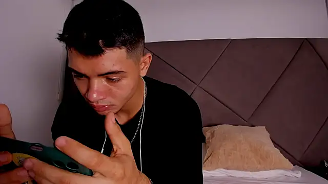 Snapshot of andrew_colleman chatting on September 2025 02:45:01 AM andrew colleman online show from September 2025 02:45:01 AM