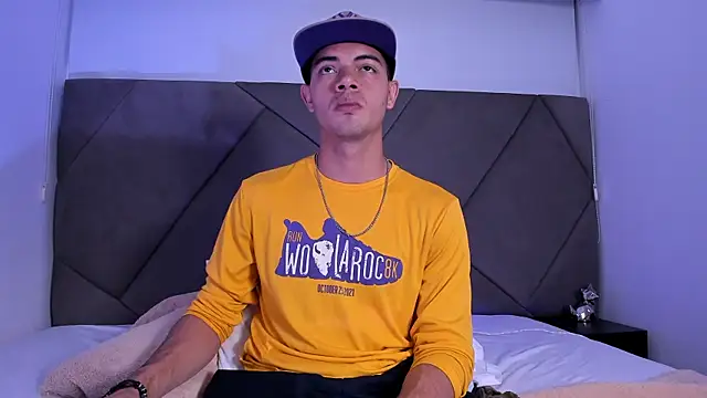 Snapshot of andrew_colleman chatting on September 2025 07:10:02 AM andrew colleman online show from September 2025 07:10:02 AM