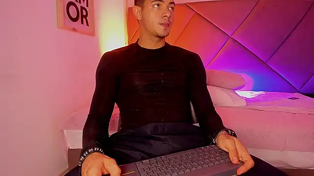 Snapshot of andrew_colleman chatting on September 2025 04:05:01 AM andrew colleman online show from September 2025 04:05:01 AM