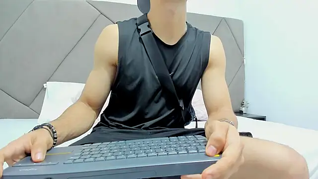 Snapshot of andrew_colleman chatting on September 2025 04:06:01 AM andrew colleman online show from September 2025 04:06:01 AM