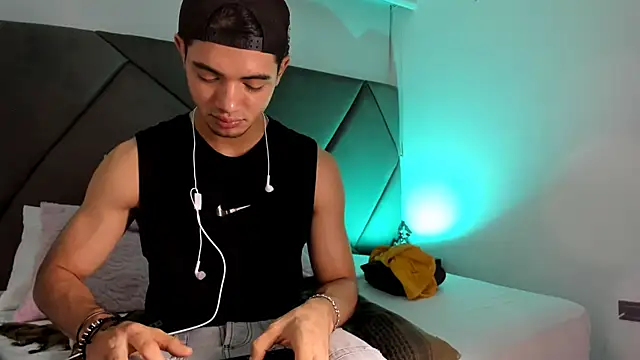 Snapshot of andrew_colleman chatting on October 2025 05:24:01 AM andrew colleman online show from October 2025 05:24:01 AM