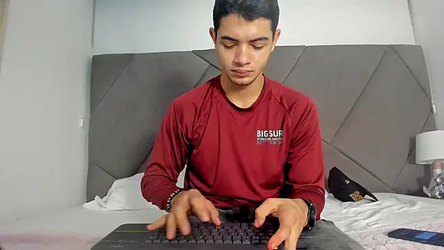 Snapshot of andrew_colleman chatting on October 2025 03:36:02 AM andrew colleman online show from October 2025 03:36:02 AM