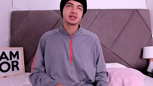 Snapshot of andrew_colleman chatting on October 2025 09:10:02 AM andrew colleman online show from October 2025 09:10:02 AM