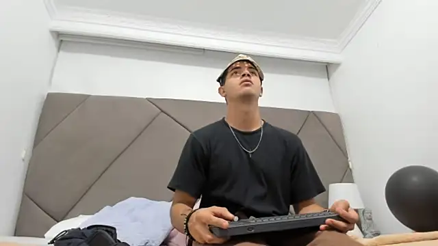 Snapshot of andrew_colleman chatting on October 2025 04:27:01 AM andrew colleman online show from October 2025 04:27:01 AM