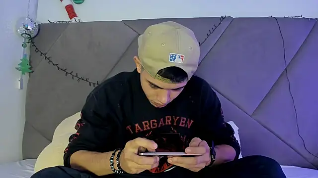 Snapshot of andrew_colleman chatting on November 2025 05:18:01 AM andrew colleman online show from November 2025 05:18:01 AM