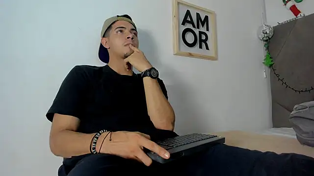 Snapshot of andrew_colleman chatting on November 2025 05:17:01 AM andrew colleman online show from November 2025 05:17:01 AM