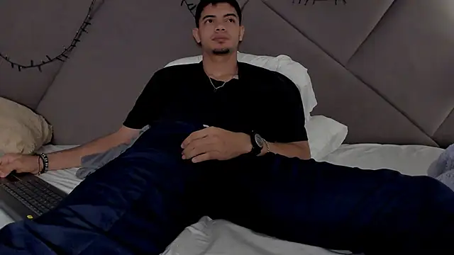 Snapshot of andrew_colleman chatting on November 2025 07:41:02 AM andrew colleman online show from November 2025 07:41:02 AM