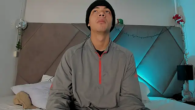 Snapshot of andrew_colleman chatting on December 2025 12:43:02 PM andrew colleman online show from December 2025 12:43:02 PM