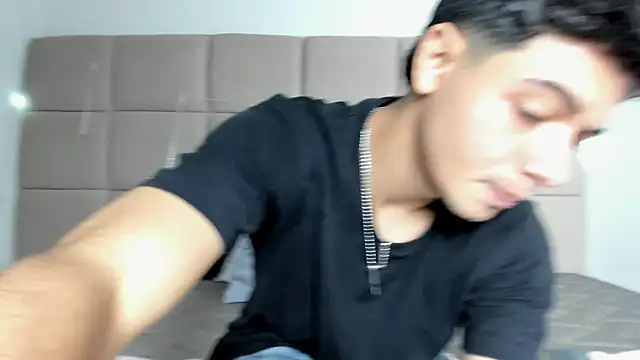 Snapshot of andrew_colleman chatting on December 2025 03:45:02 AM andrew colleman online show from December 2025 03:45:02 AM