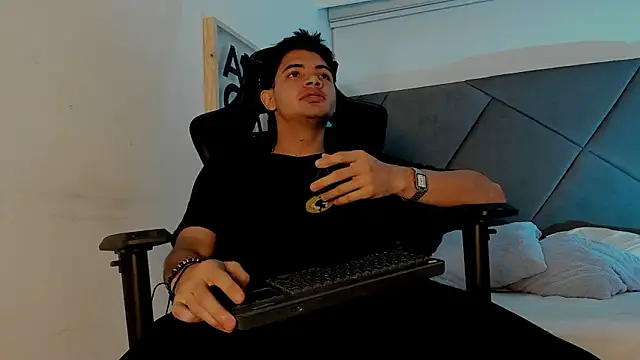 andrew colleman online show from February 2026 03:45:01 AM