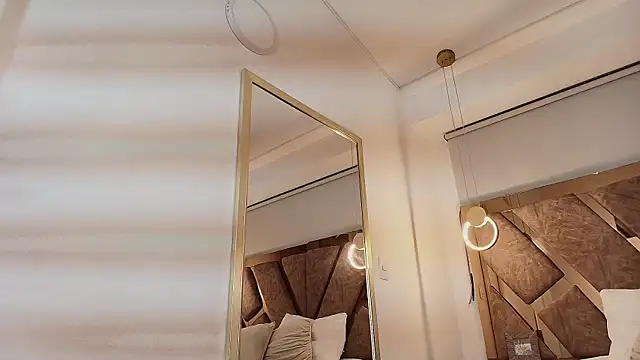 Snapshot of zarah_andrew__ chatting on September 2025 12:16:01 PM zarah andrew online show from September 2025 12:16:01 PM