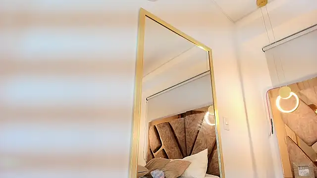 Snapshot of zarah_andrew__ chatting on September 2025 01:16:02 PM zarah andrew online show from September 2025 01:16:02 PM