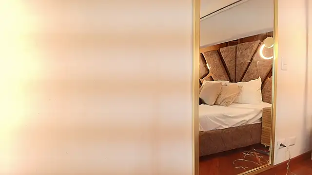 Snapshot of zarah_andrew__ chatting on September 2025 12:10:02 PM zarah andrew online show from September 2025 12:10:02 PM