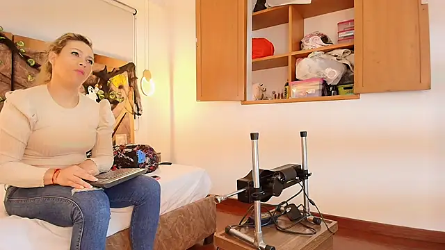 Snapshot of zarah_andrew__ chatting on October 2025 11:53:02 AM zarah andrew online show from October 2025 11:53:02 AM