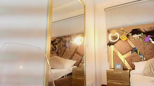 Snapshot of zarah_andrew__ chatting on October 2025 12:31:01 PM zarah andrew online show from October 2025 12:31:01 PM