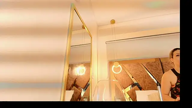 Snapshot of zarah_andrew__ chatting on November 2025 12:05:02 PM zarah andrew online show from November 2025 12:05:02 PM