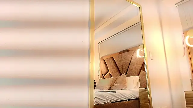 Snapshot of zarah_andrew__ chatting on November 2025 12:04:01 PM zarah andrew online show from November 2025 12:04:01 PM