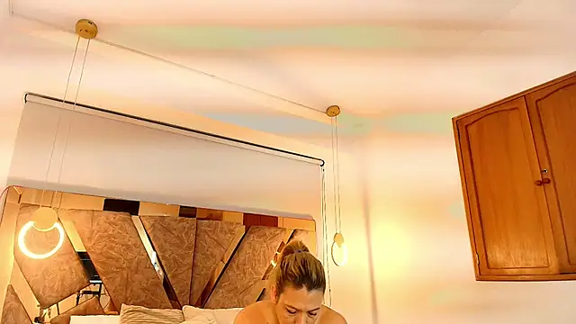 Snapshot of zarah_andrew__ chatting on November 2025 12:05:02 PM zarah andrew online show from November 2025 12:05:02 PM