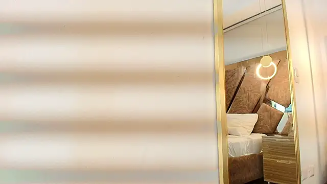 Snapshot of zarah_andrew__ chatting on December 2025 12:03:02 PM zarah andrew online show from December 2025 12:03:02 PM