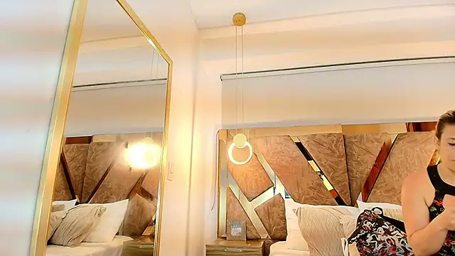 Snapshot of zarah_andrew__ chatting on December 2025 11:58:02 AM zarah andrew online show from December 2025 11:58:02 AM